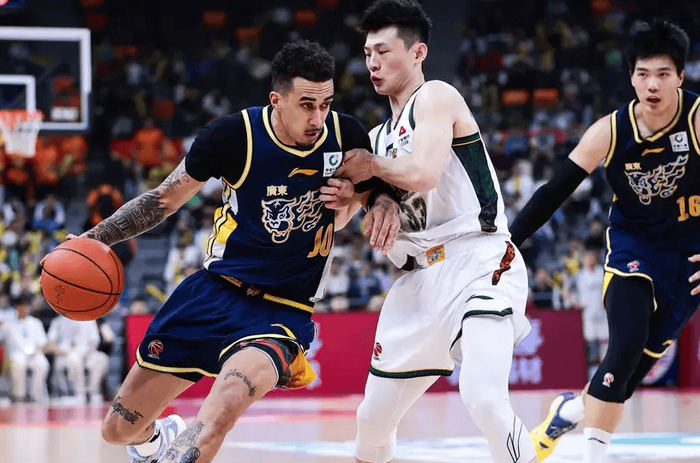 广东男篮第三节外援包揽15分 王洪泽仅得2分