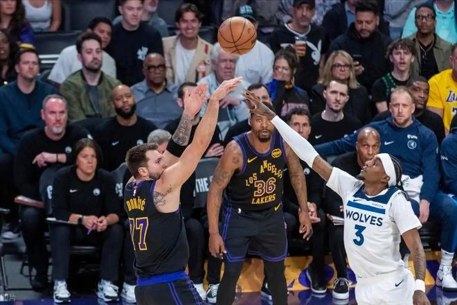 湖人双核爆发逆转森林狼 肯纳德助攻三分命中率