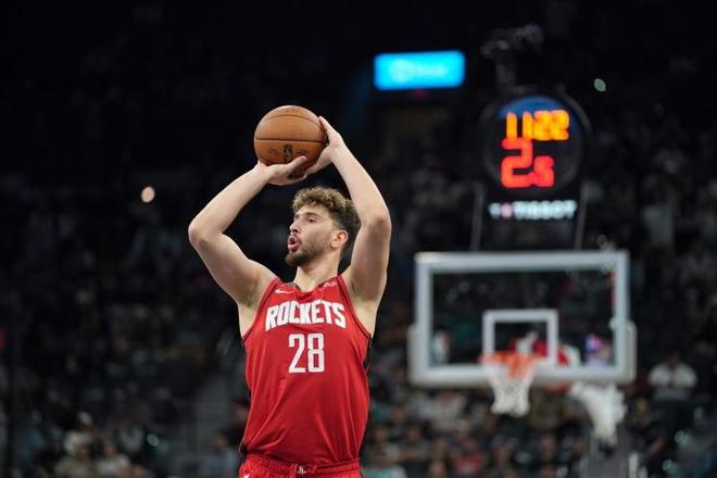 湖人首战轻取火箭 艾顿压制申京战术成功