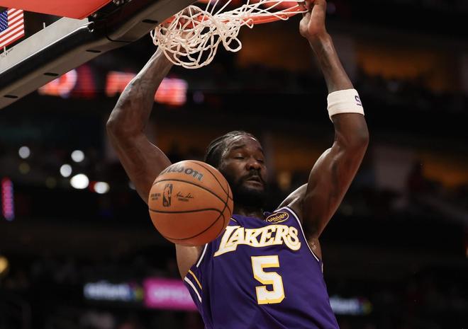 湖人首战轻取火箭 艾顿压制申京战术成功