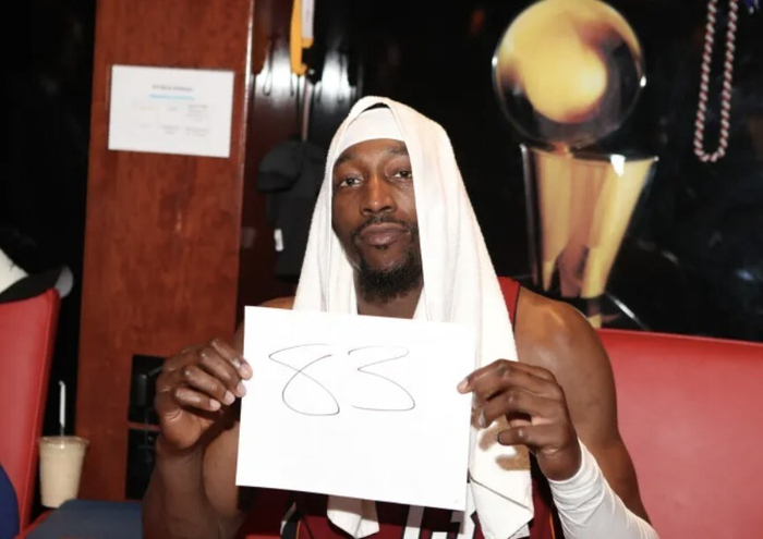 阿德巴约怒斥奇才故意犯规阻碍罚球 83分纪录背